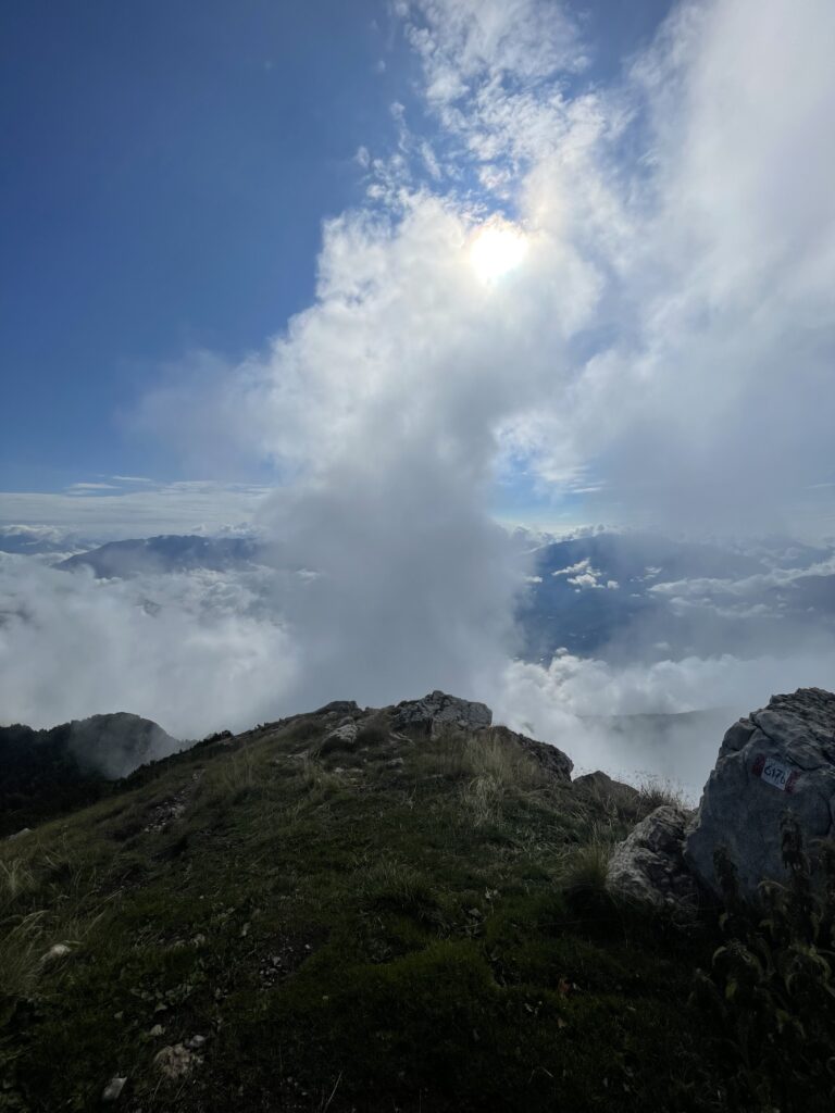 Auf dem Monte Stivo zieht Nebel auf