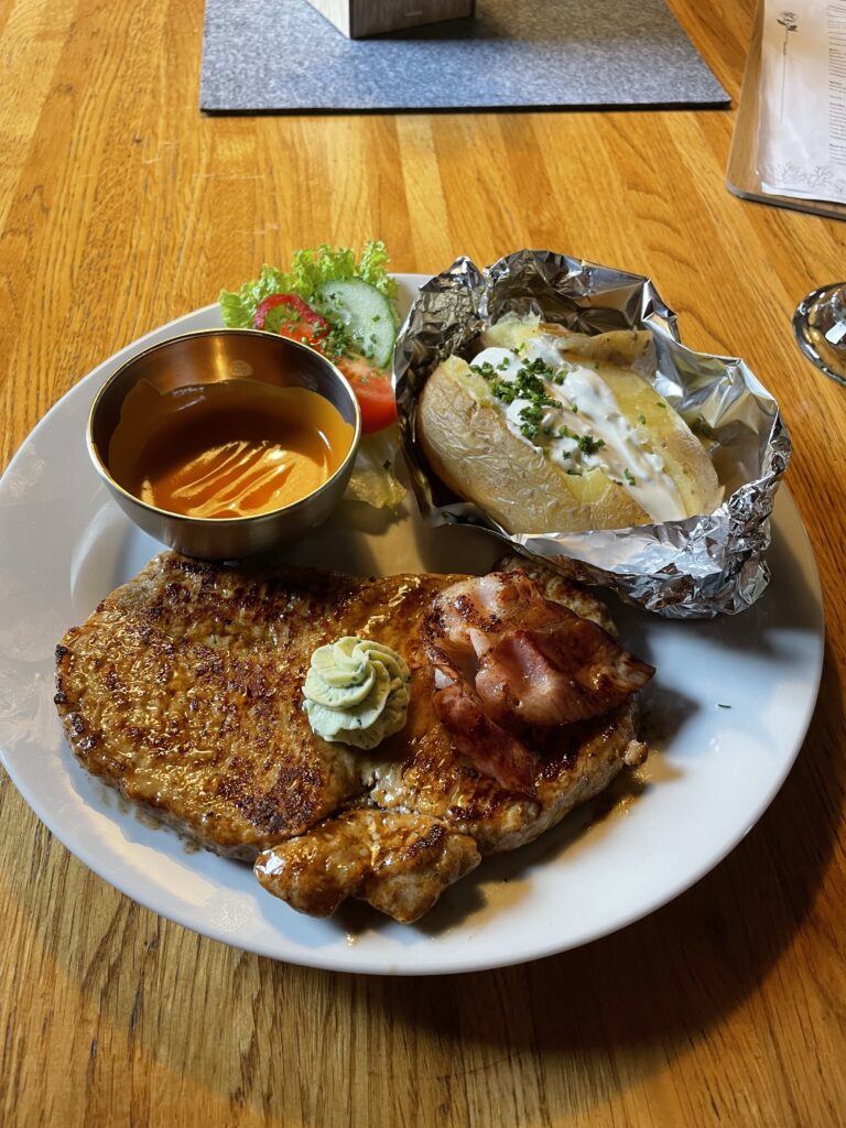 Alpenkost in der Thermic Ranch in der Nähe von Höfen bei Reutte