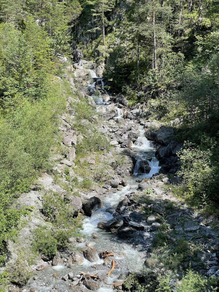 Wasserfall am Hotelschloss Fernsteinsee